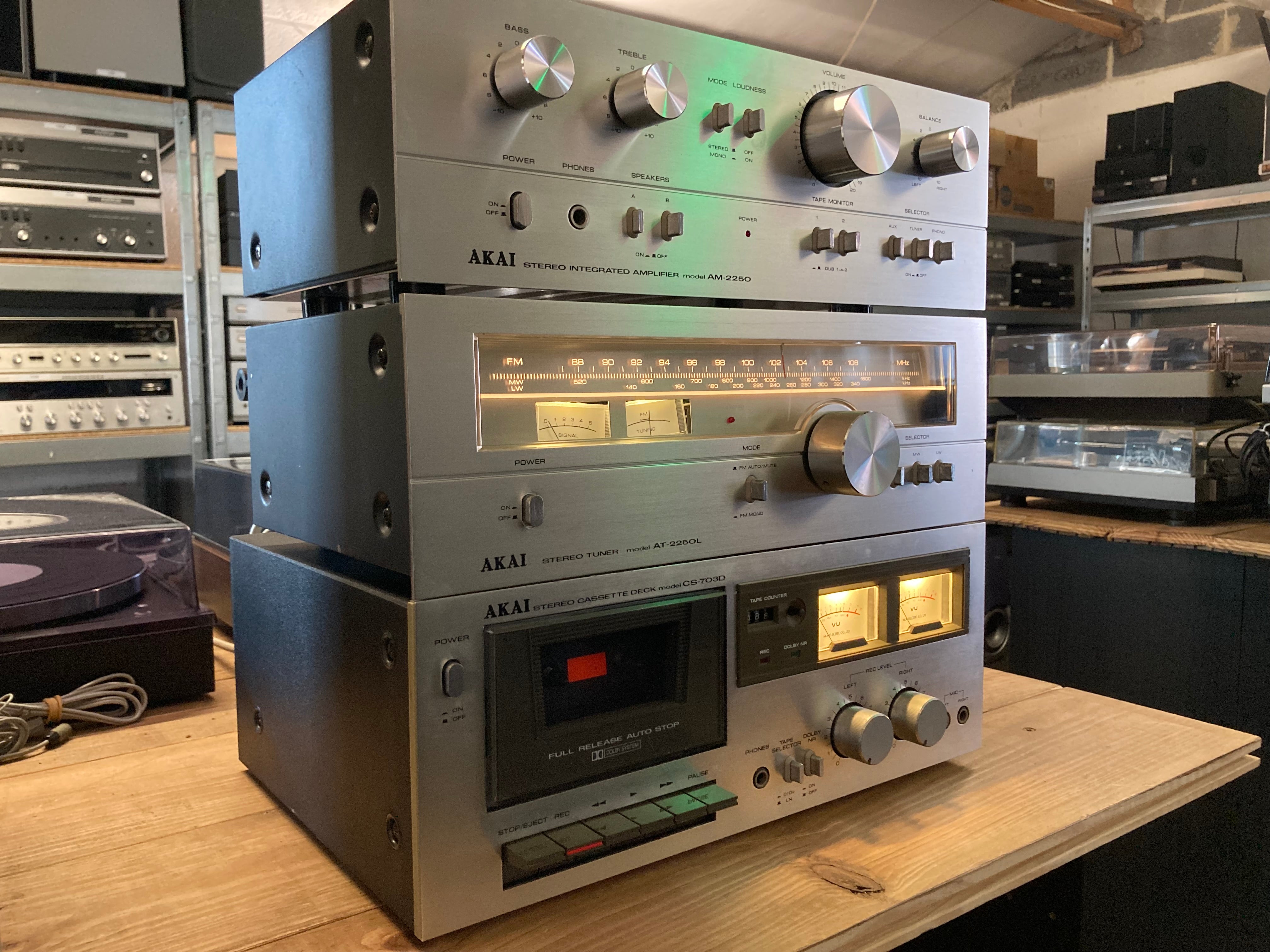 AKAI AT-2250