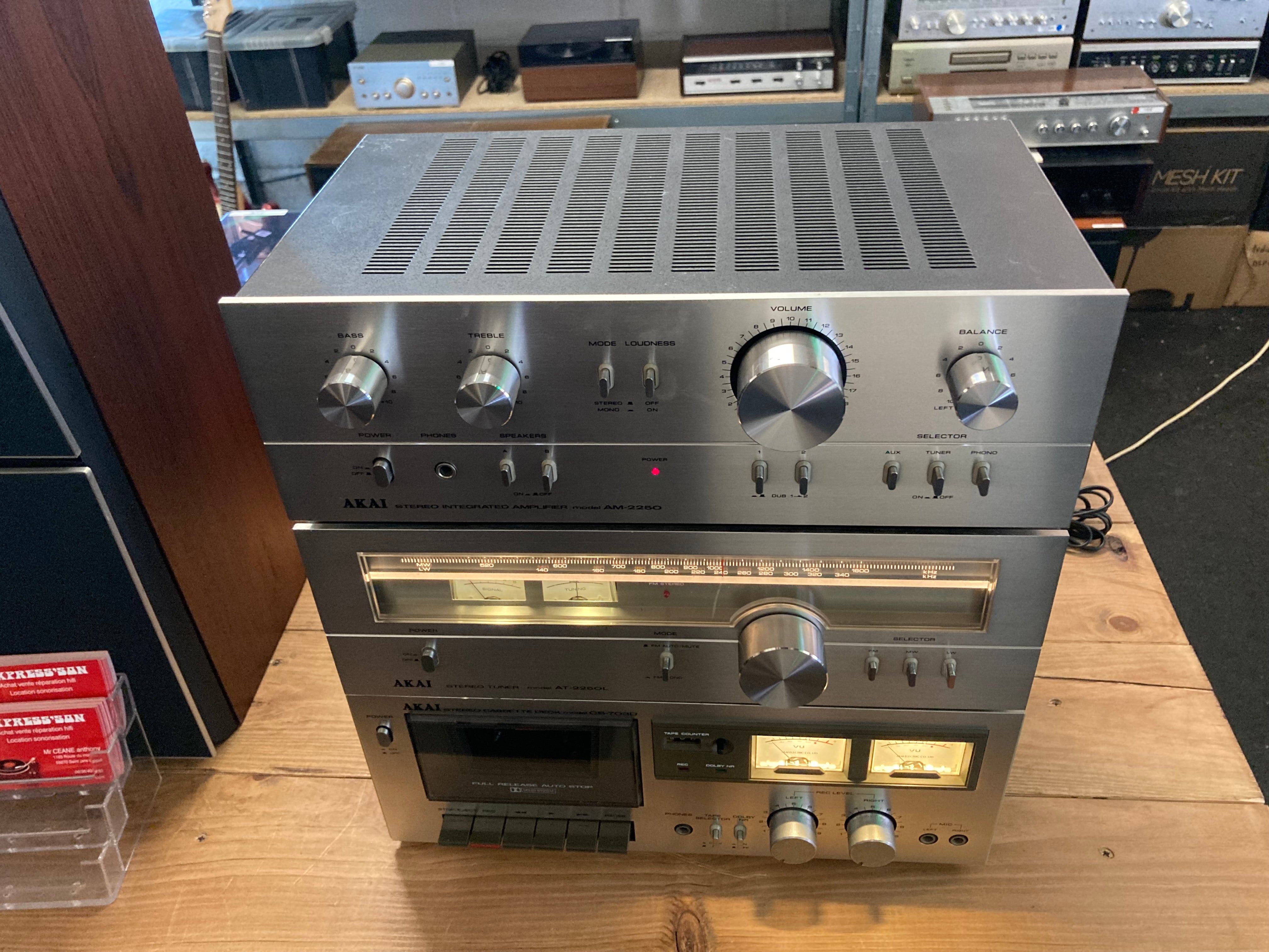 AKAI AT-2250