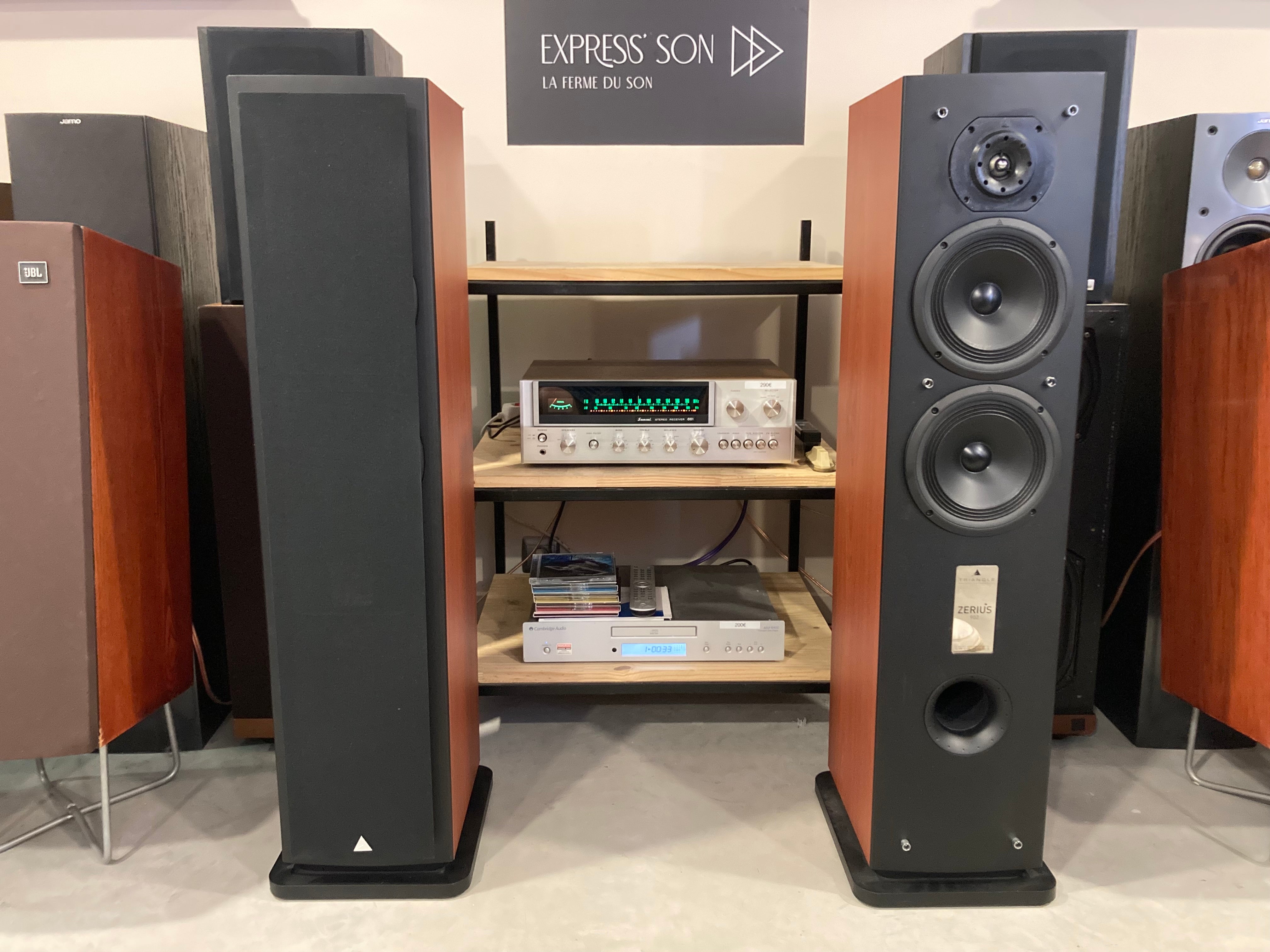 TRIANGLE ZERIUS 902