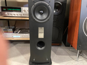TRIANGLE ZERIUS 902