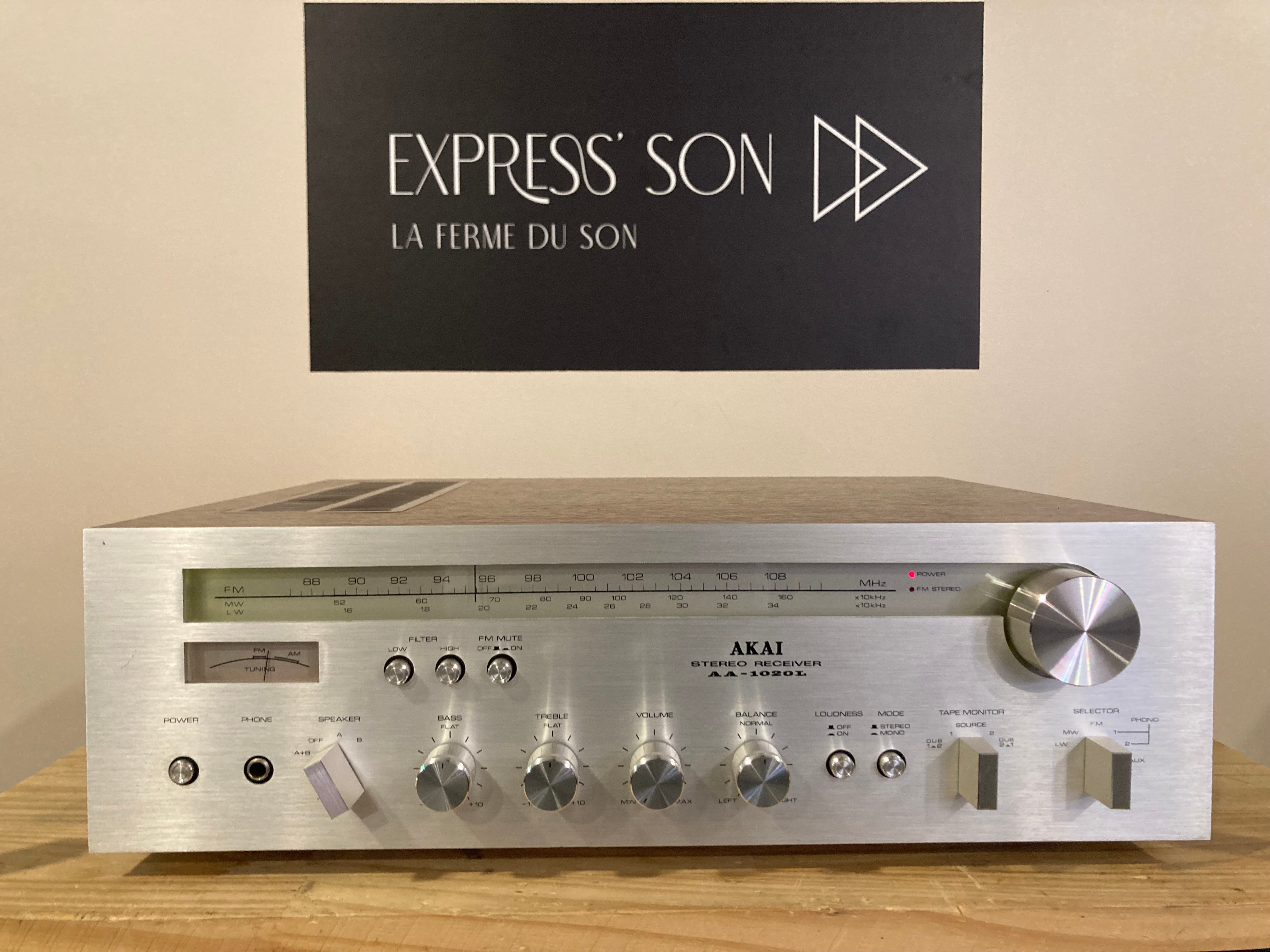 AKAI AA-1020L