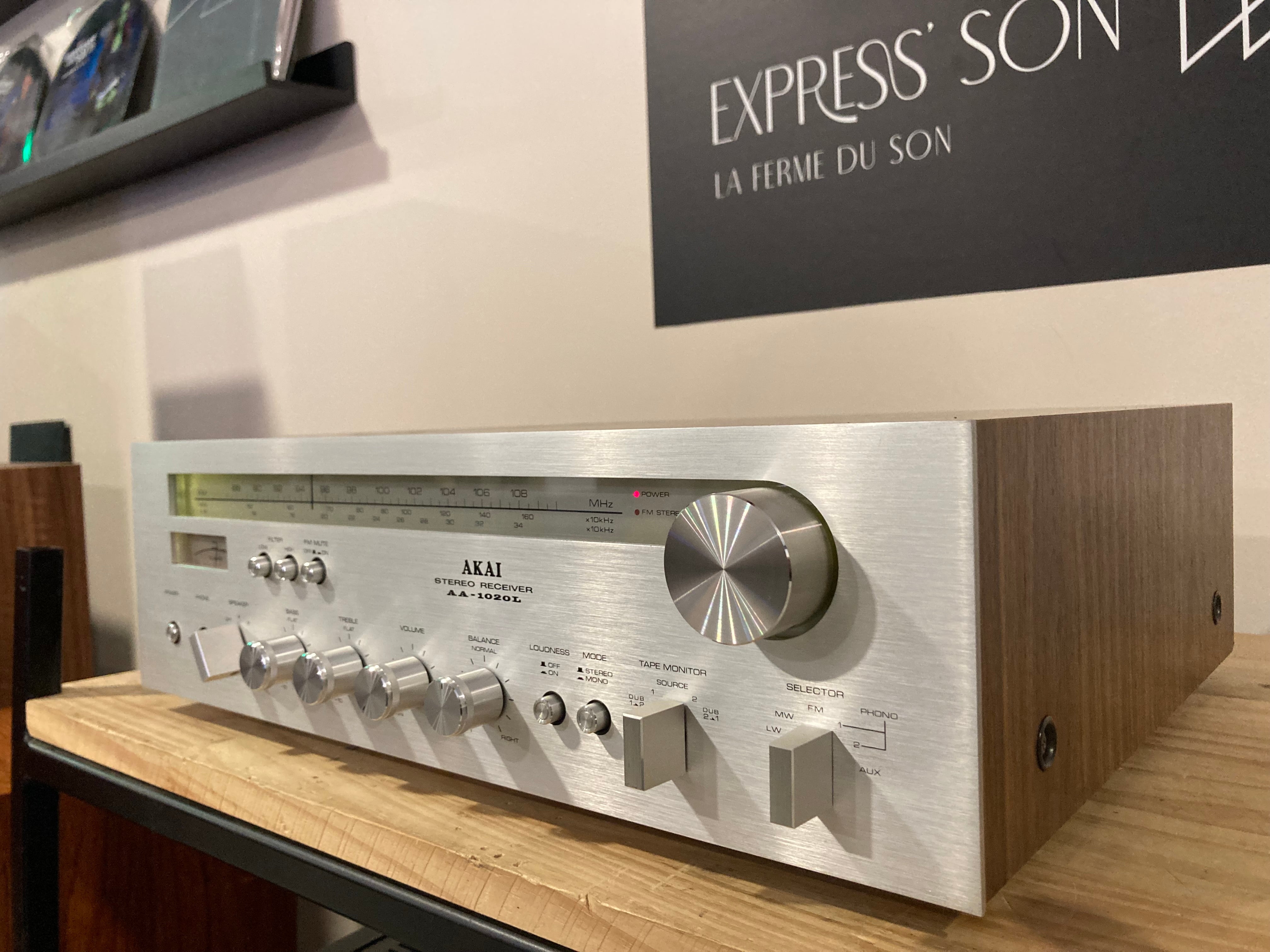 AKAI AA-1020L