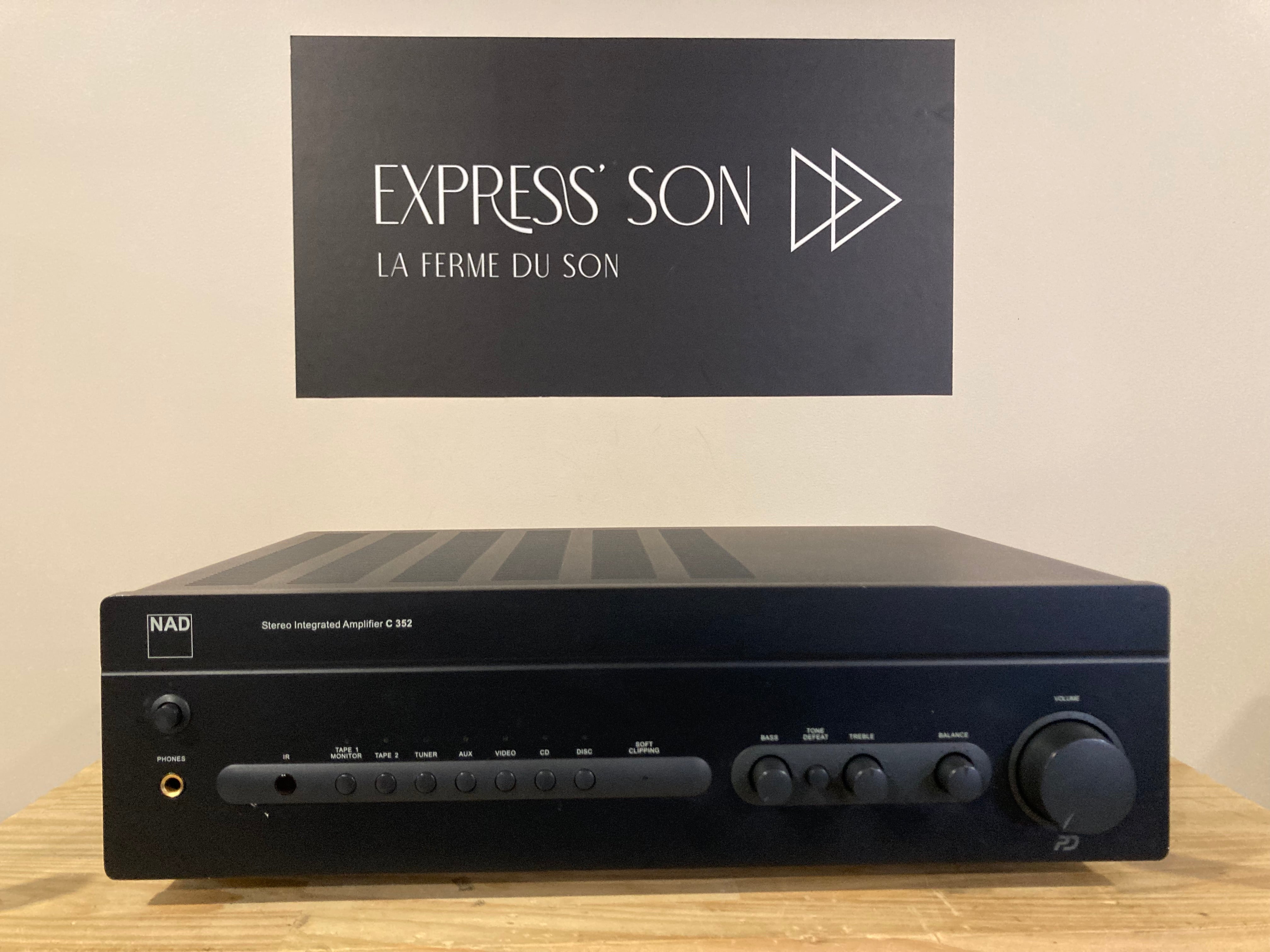 NAD C352